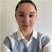 Actuellement en première année de LEA, je me propose de donner des cours de français à des élèves étrangers